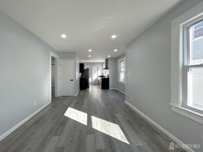 23 Cedar Ave in North Brunswick, NJ - Building Photo - Building Photo