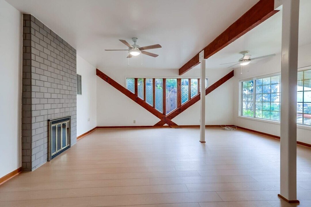 1724 Golden Gate Ave in Los Angeles, CA - Building Photo
