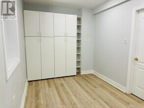 1405 Woodbine Ave in Toronto, ON - Building Photo - Building Photo
