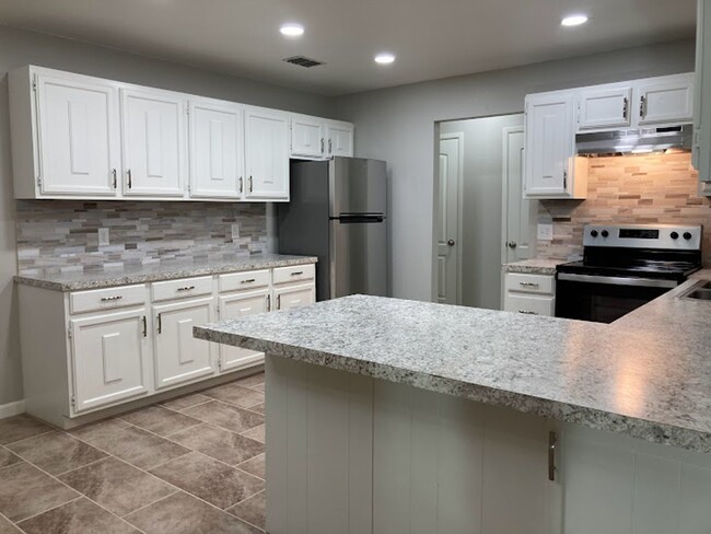 2113 P R Lyons Ave in Clovis, NM - Building Photo - Building Photo