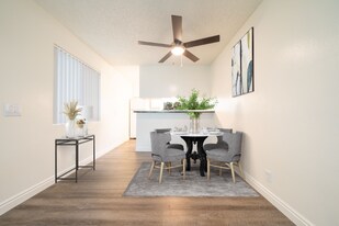 310 Smilax Rd in San Marcos, CA - Building Photo