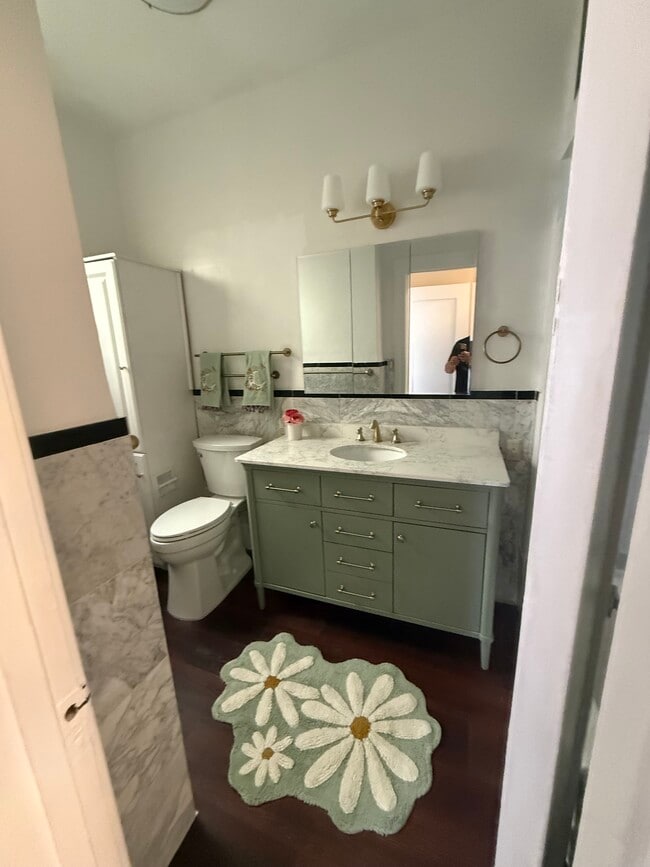 property at 839 N Poinsettia Pl