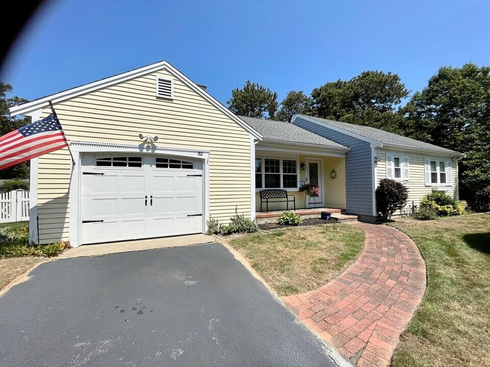 182 Beacon St in Yarmouth, MA - Building Photo