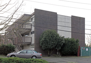 Edgecliff Apartments in Des Moines, WA - Building Photo - Building Photo