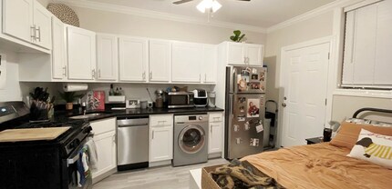 732 W Roscoe St, Unit 1N in Chicago, IL - Foto de edificio - Building Photo