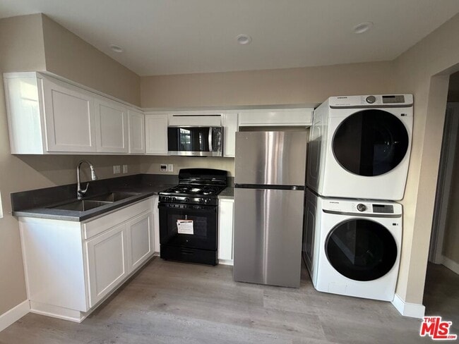 property at 3568 S Budlong Ave