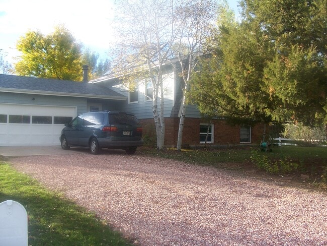 5209 Greenway Dr, Unit Lower level