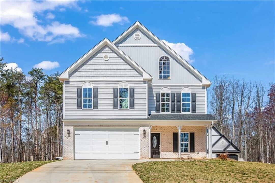 739 Petree Rd in Winston-Salem, NC - Foto de edificio