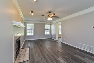 2464 Green Glen Dr in Memphis, TN - Building Photo - Building Photo