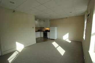 18 E Central St in Franklin, MA - Building Photo - Building Photo