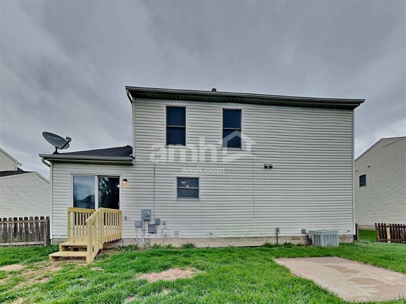 555 Allis Pl E in Reynoldsburg, OH - Building Photo