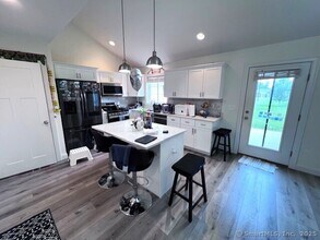 309 Old Village Cir in Windsor, CT - Building Photo - Building Photo