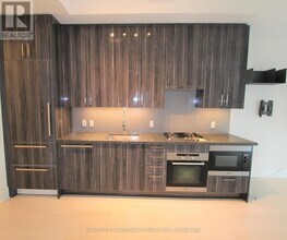 29 Queens Quay E in Toronto, ON - Building Photo - Building Photo