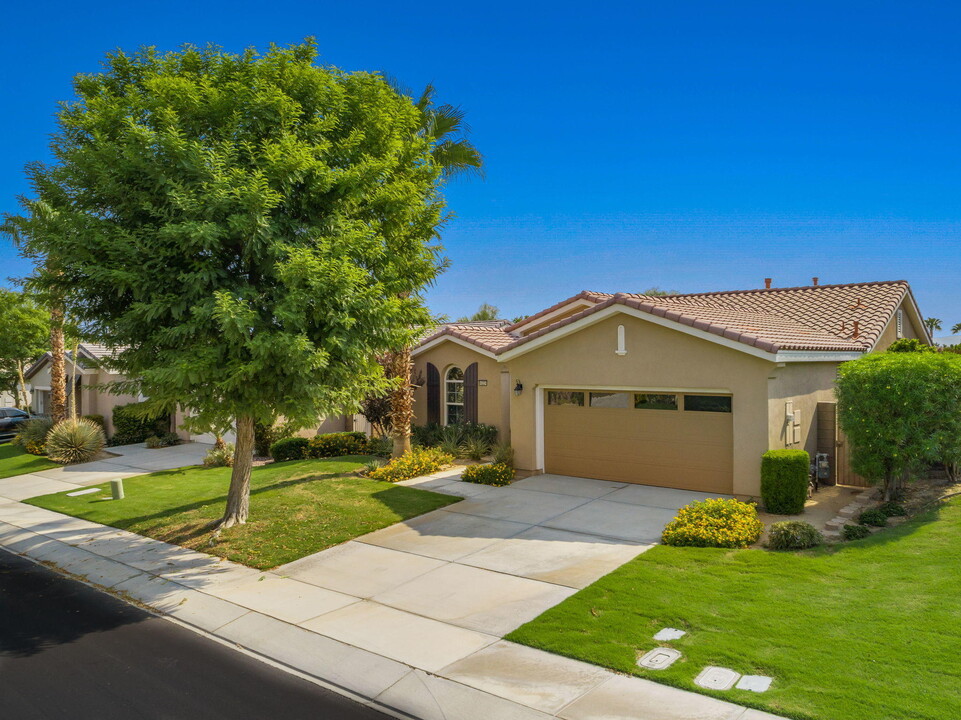 60224 Honeysuckle St in La Quinta, CA - Building Photo