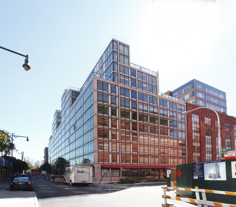 Gantry Park Landing in Long Island City, NY - Foto de edificio