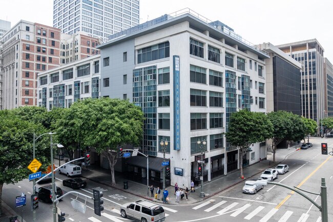 630 W 6th St