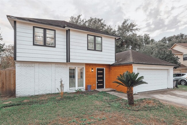 10411 Rippling Fields Dr in Houston, TX - Building Photo - Building Photo