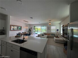 2458 Orchard St in Naples, FL - Building Photo