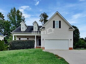 4038 River Falls Dr in Lowell, NC - Building Photo