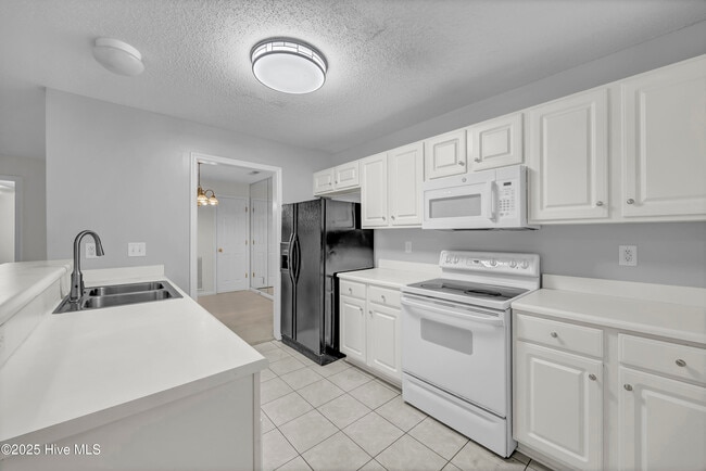 5012 Hunters Trail in Wilmington, NC - Building Photo - Building Photo
