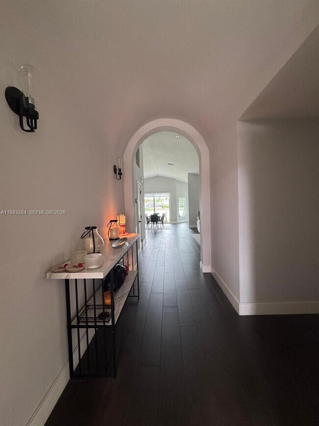 16440 Ruby Lake in Weston, FL - Building Photo - Building Photo