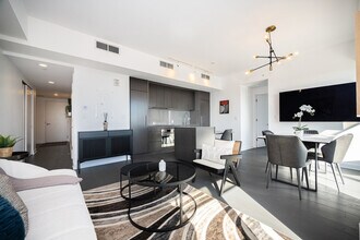 1316 Rue Saint-Antoine O, Unit SI ID1326060P in Montréal, QC - Building Photo - Building Photo