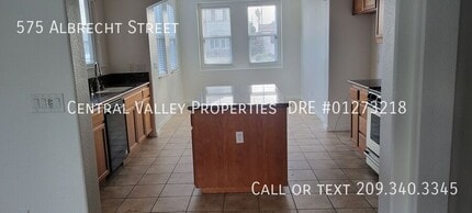575 Albrecht St in Manteca, CA - Building Photo - Building Photo