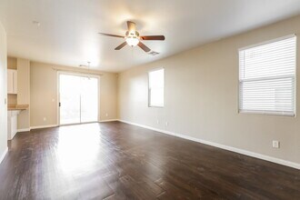 6404 Frosted Dawn Ct in Las Vegas, NV - Building Photo - Building Photo