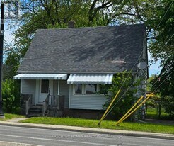 5176 Stanley Ave in Niagara Falls, ON - Building Photo