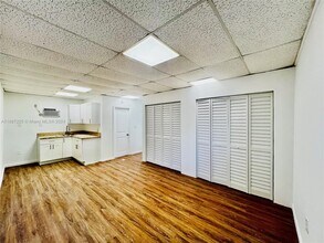 1683 NE 171 St-Unit -b in North Miami Beach, FL - Building Photo - Building Photo