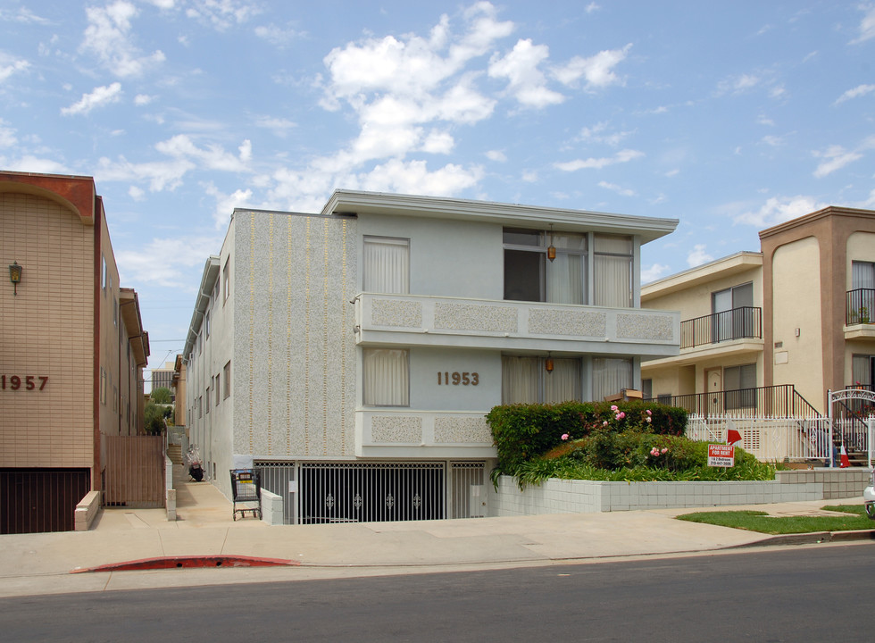 11953 Darlington Ave in Los Angeles, CA - Building Photo