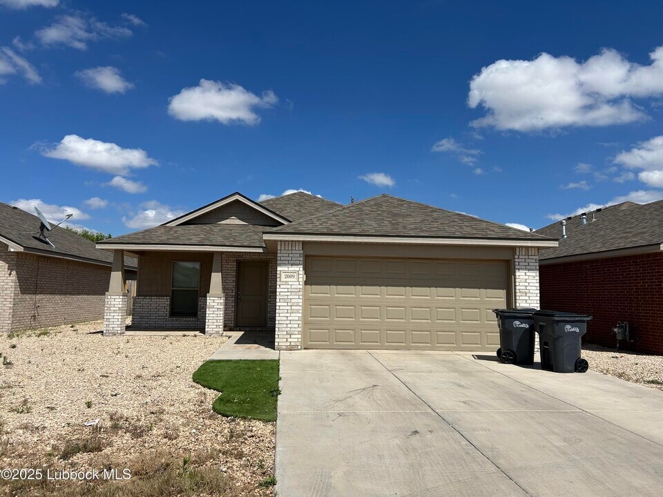 2009 Kenwood Ave in Lubbock, TX - Building Photo