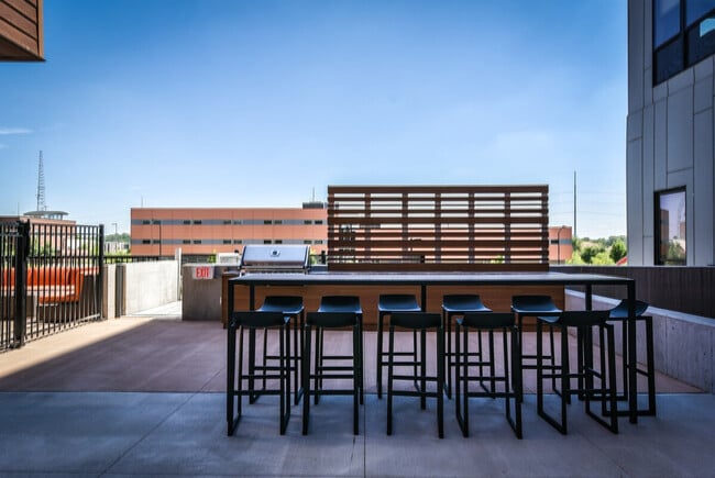 1430 Locust St in Des Moines, IA - Building Photo - Building Photo