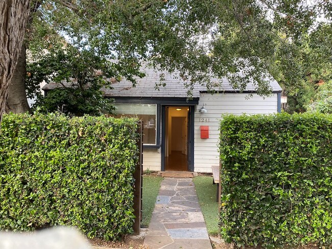 1241 21st St, Unit A in Santa Monica, CA - Building Photo - Building Photo