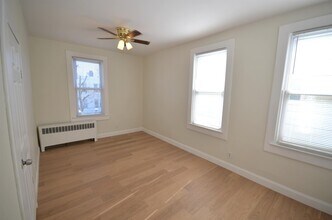 376 Van Nostrand Ave in Jersey City, NJ - Building Photo - Building Photo