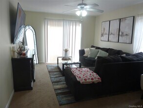 143 Parkside Dr in Suffern, NY - Building Photo - Building Photo
