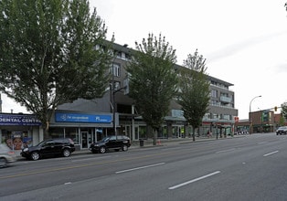 4302-4310 Hastings St in Burnaby, BC - Building Photo - Building Photo