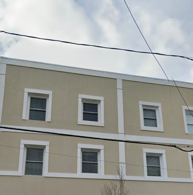 809 Main St, Unit Apt. 2