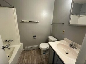 2430 Muscatine Ave in Iowa City, IA - Building Photo - Building Photo