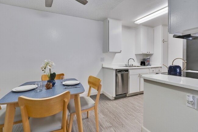 Gramercy Apartments in San Diego, CA - Building Photo - Building Photo