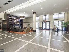 4500 S Four Mile Run Dr, Unit 206 in Arlington, VA - Building Photo - Building Photo