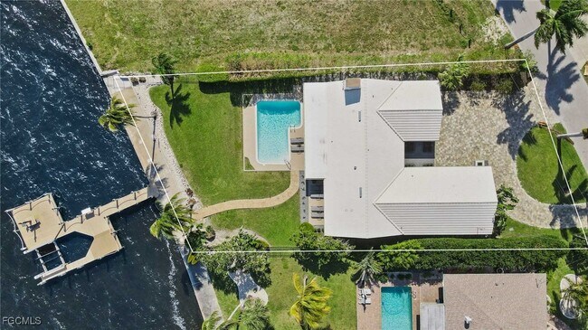 252 Bayshore Dr