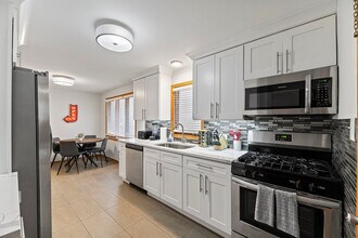 2034 W Berteau Ave in Chicago, IL - Building Photo - Building Photo