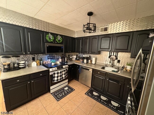 246 Bond St in Elizabeth, NJ - Building Photo - Building Photo