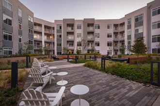 The Daley at Shady Grove Metro in Rockville, MD - Foto de edificio - Building Photo