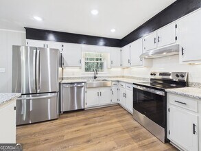 1140 Woodlands Rd in Watkinsville, GA - Foto de edificio - Building Photo