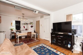 2206 W Erie St-Unit -2R, in Chicago, IL - Building Photo - Building Photo