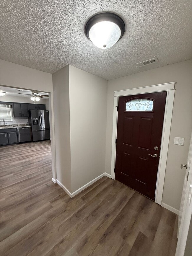 6328 Neighbor Dr in Fort Wayne, IN - Foto de edificio - Building Photo