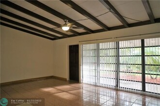 2512 Key Largo Ln in Fort Lauderdale, FL - Building Photo - Building Photo