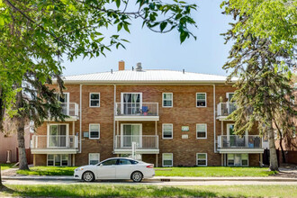 Park Apartments in Saskatoon, SK - Building Photo - Building Photo